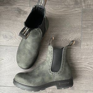 Blundstone Boots in rustic black size 6
